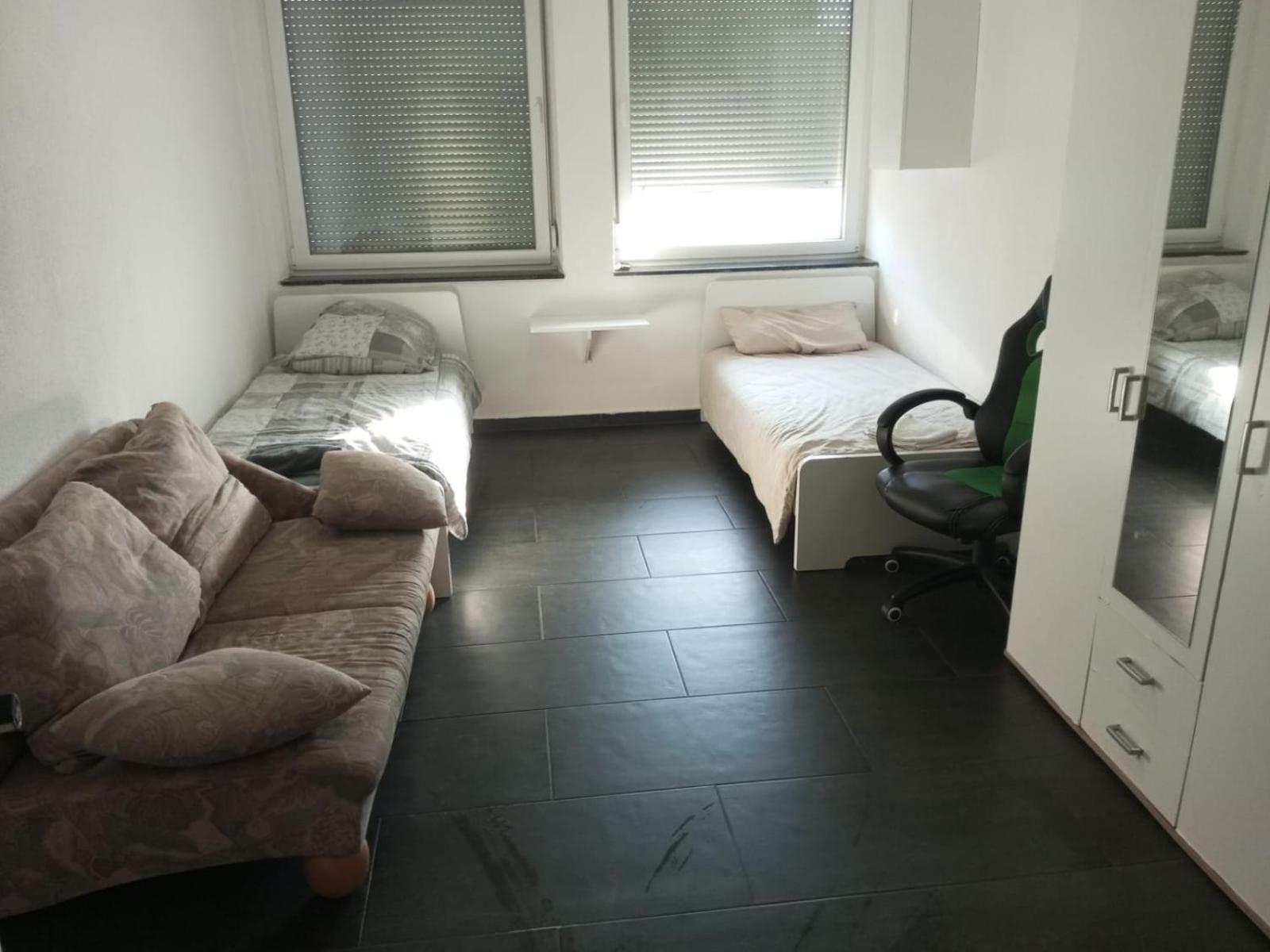 Gemuetliches Lisa Zimmer Mit Gemeinschaftskueche Heilbronn Zentrum Экстерьер фото